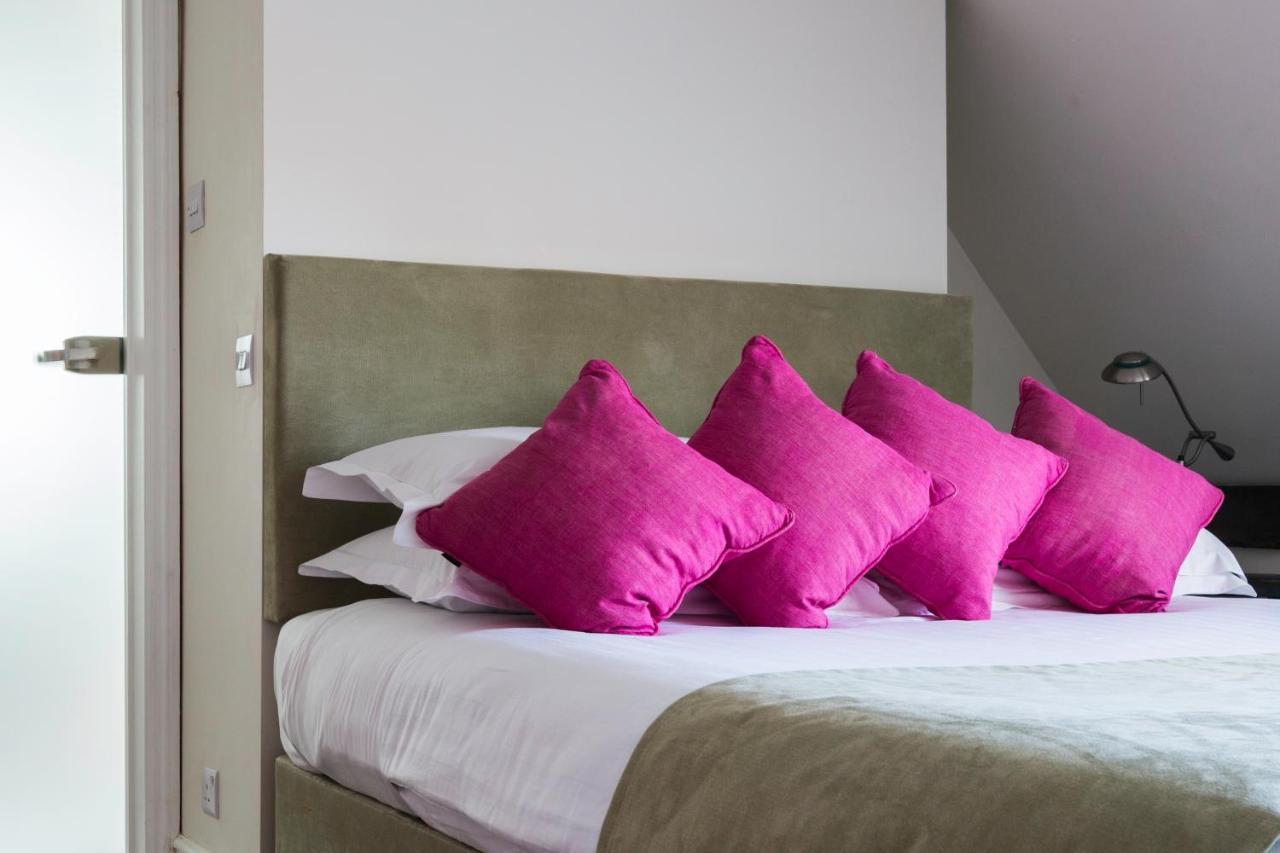 The Bell Inn Hotel Horndon-on-the-Hill Экстерьер фото