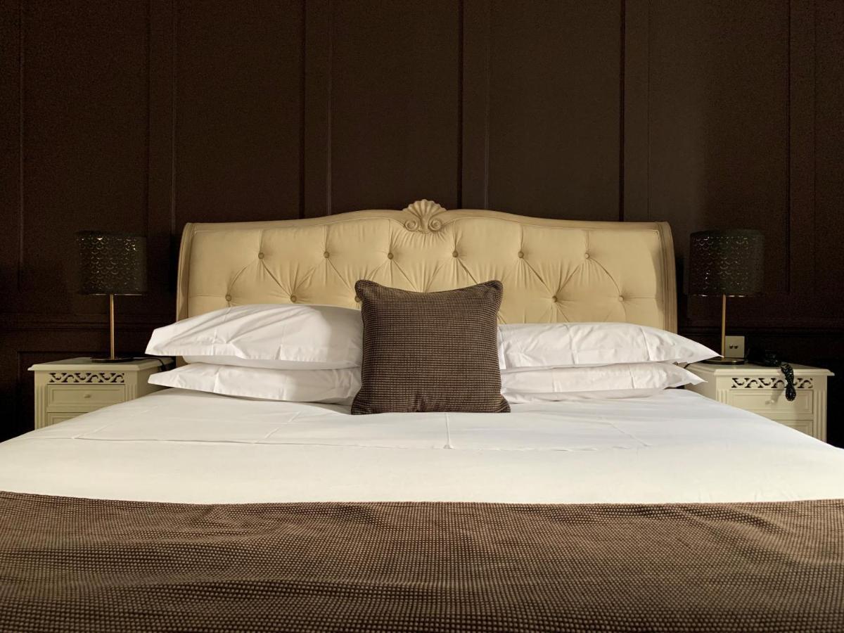 The Bell Inn Hotel Horndon-on-the-Hill Экстерьер фото
