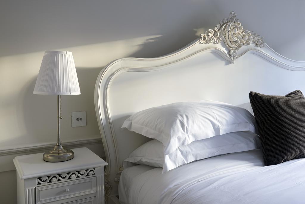 The Bell Inn Hotel Horndon-on-the-Hill Номер фото